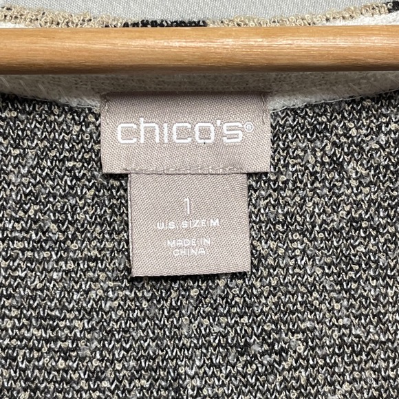 Chicos Animal Print V Neck Tunic Sweater Womens Size 1 M Light Gray Tiger Stripe - Picture 3 of 8